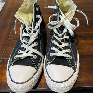 Converse High Tops Black and White Like New size Mens 9.5/womens 11.5